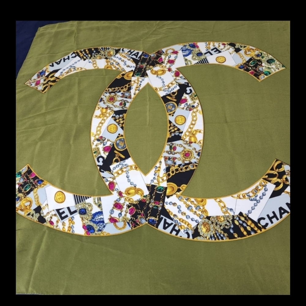 Olive green scarf - Picture 2 of 4